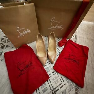 Christian Louboutin CORNEILLE 100 PATENT
NUDE -Size 38.5 👠